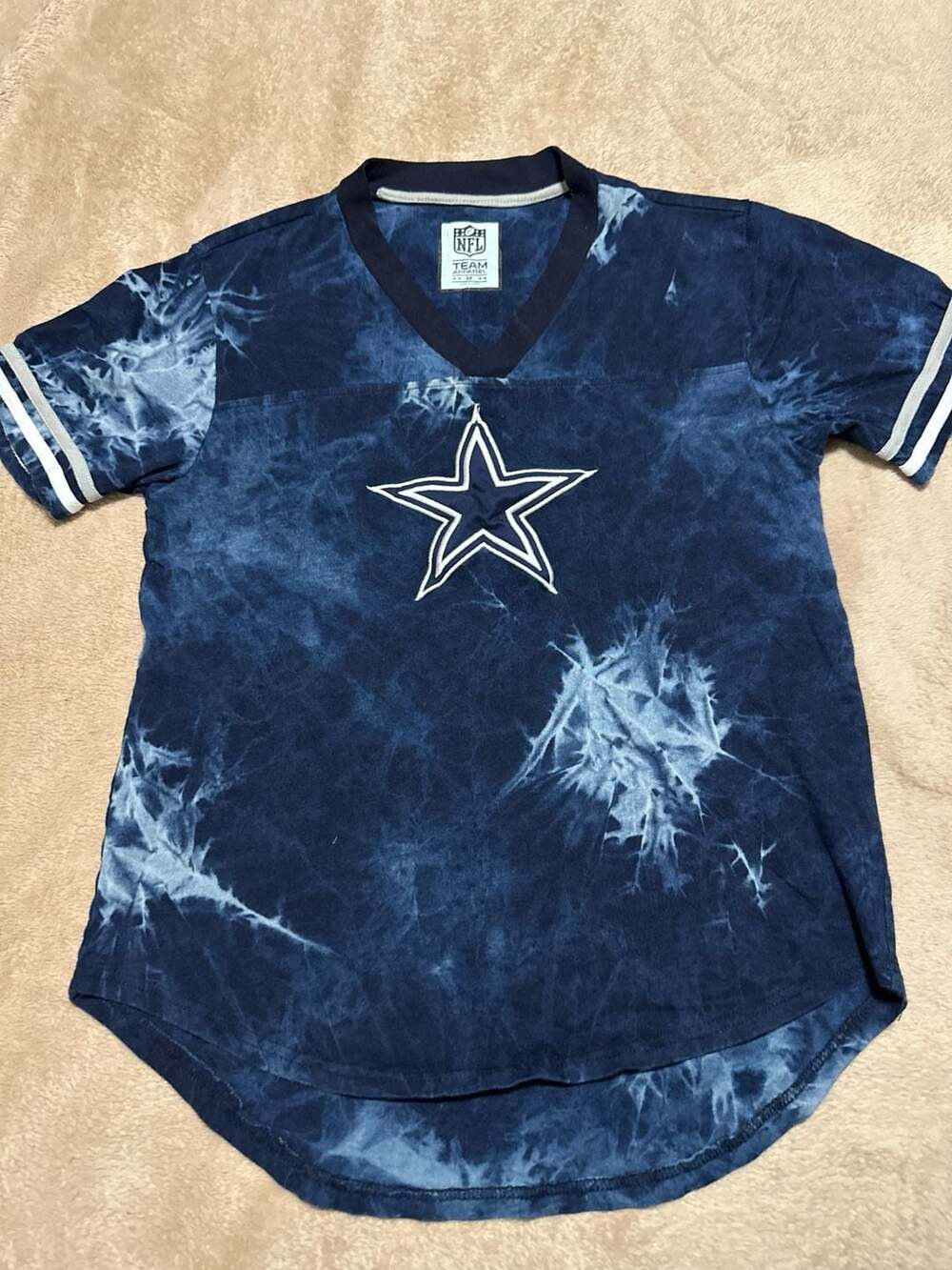 NFL Team Apparel Dallas Cowboys Tie-Dye V-Neck T-Shirt Youth Medium